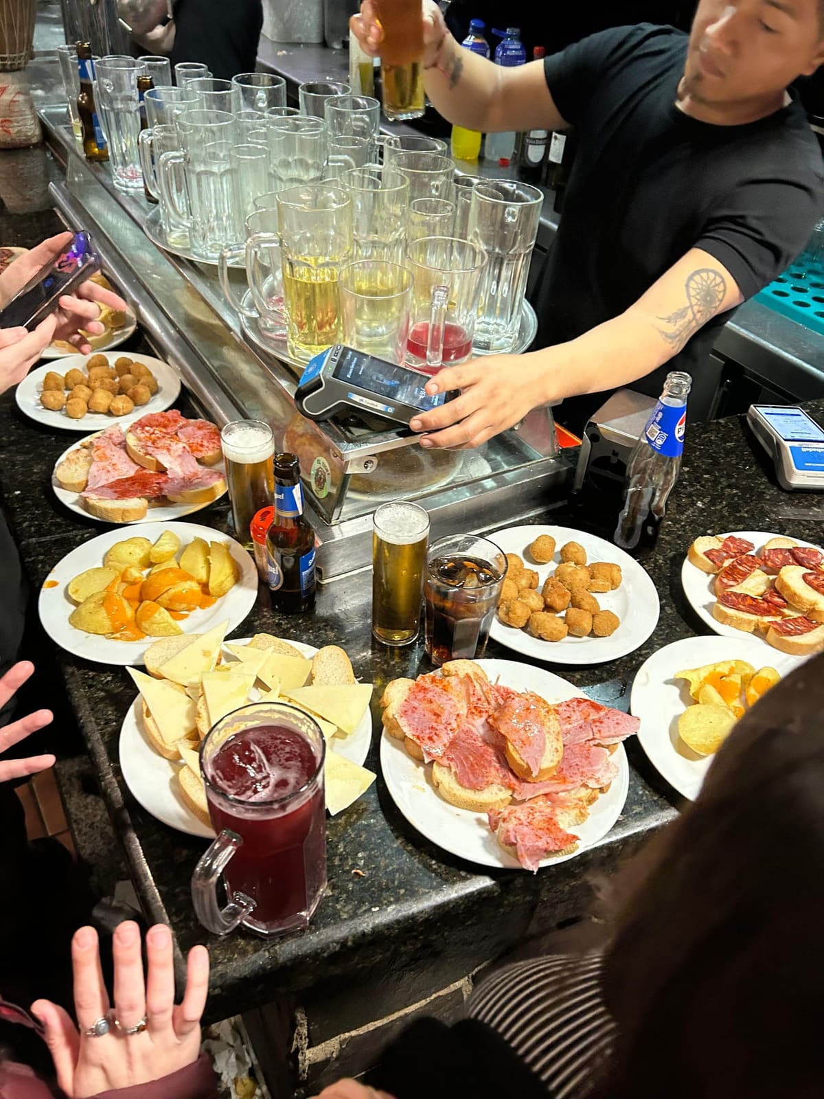 Mesa para compartir (varios platos)